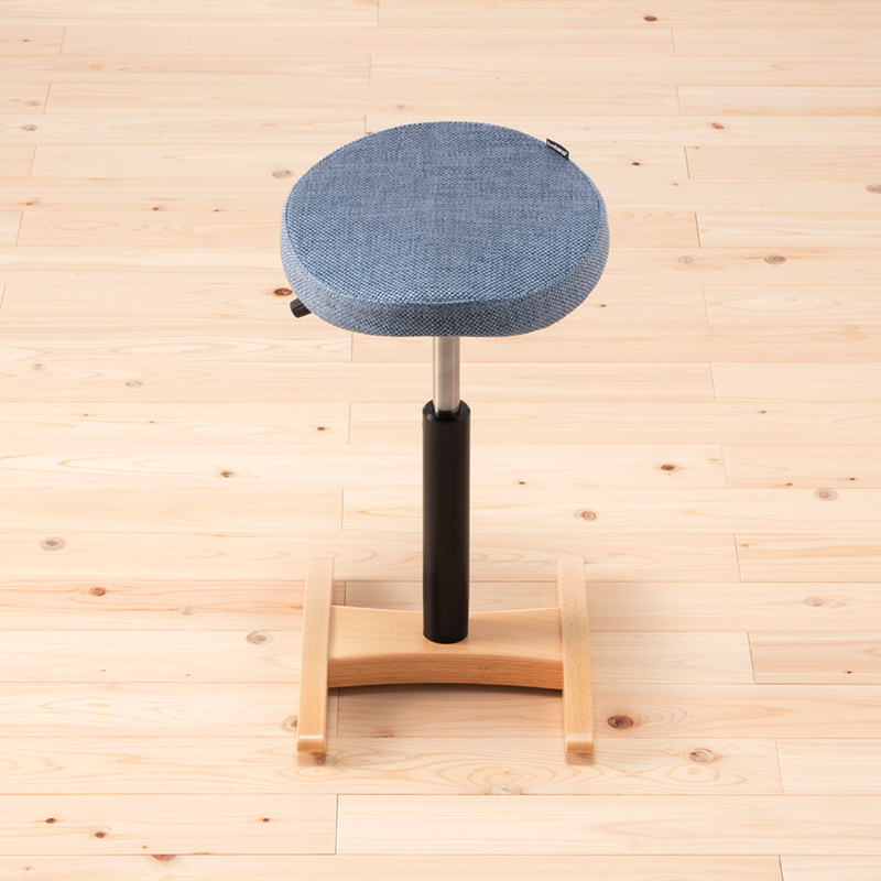 製品情報 | 腰痛対策と姿勢改善に着目した「歩くように座る」椅子 